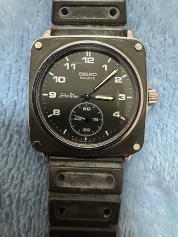 SEIKO Silvertone 쿼츠 손목시계
