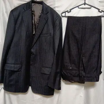 다크 그레이 스트라이프 비즈니스 정장