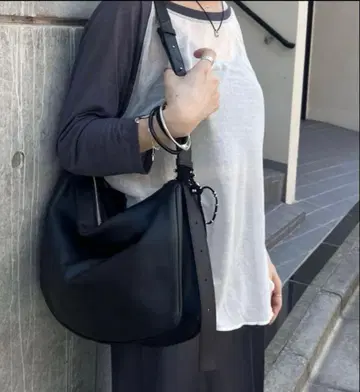 스와로 바닥 숄더백 이아파피요네