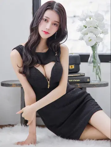 [ 새상품급 ] JEWELS 블랙 슬리브리스 미니 드레스