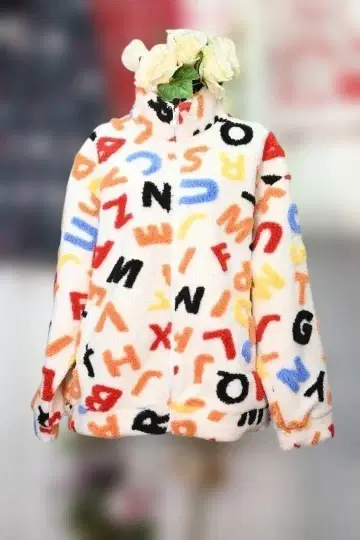 새상품 추가 OFF! 복슬복슬 알파벳 패턴 집업 아우터 2L 사이즈
