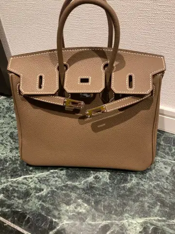 베이지 천연 가죽 핸드백 카데나