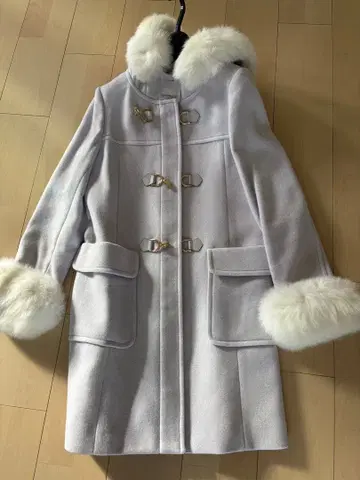 퍼가 달린 라이트 퍼플 울 코트