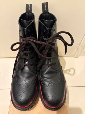 Alexander McQueen 새상품급 시리얼 포함 블랙 부츠