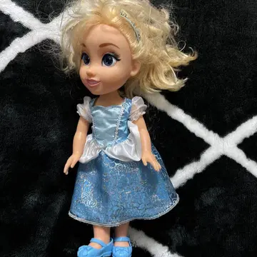 파란 드레스 인형