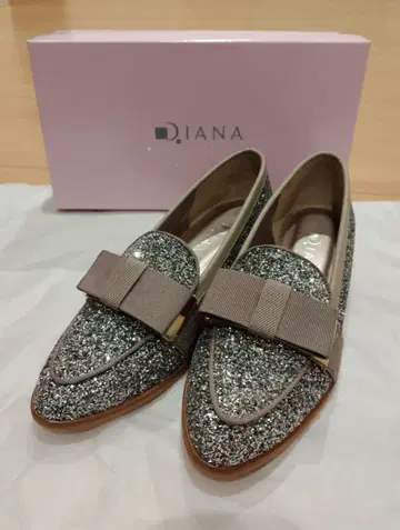 DIANA 글리터 로퍼