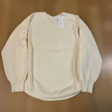 미사용 새상품 Hunch mal. 구매 아이보리색 V넥 니트 긴팔