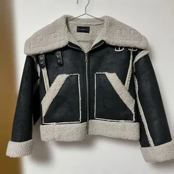 EMODA 숏 페이크 무스탕 블루종