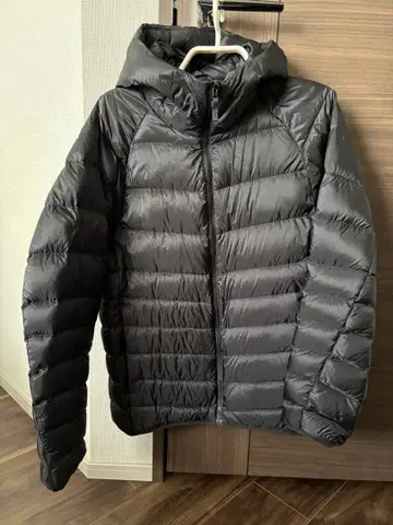 UNIQLO 울트라 라이트 다운 후드티 블랙 M