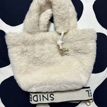 SNIDEL 퍼 숄더백 화이트