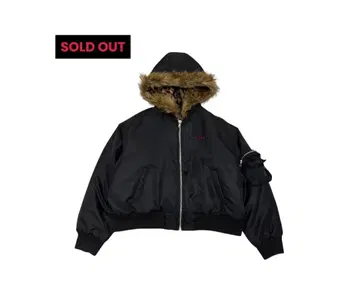 퍼가 달린 크롭 MA-1 자켓