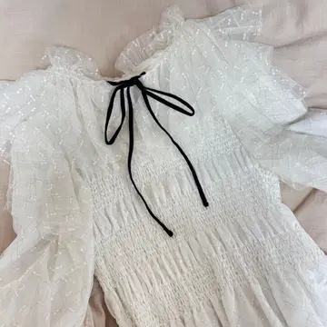 Lily Brown 튤 블라우스