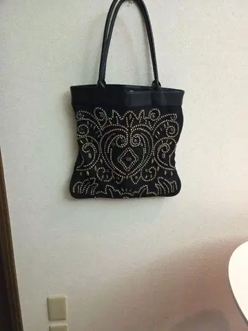 Luciana 비즈 자수 토트백 블랙 에스닉 패턴