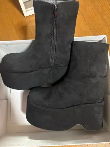 스웨이드 통굽 부츠