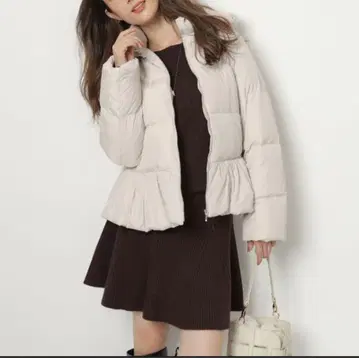 새상품급 아푸와이저 리셰 발수 페플럼 다운 그레이지 M