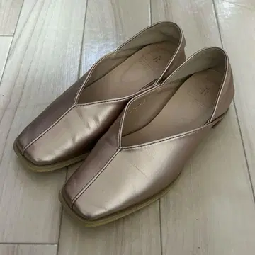 핑크 골드 크로스오버 플랫슈즈 23cm