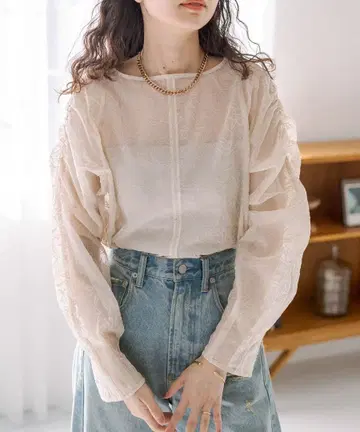 mystic 시어 퍼프 슬리브 블라우스 베이지