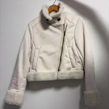 rienda 화이트 무스탕 코트 M 사이즈