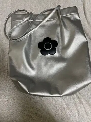 Mary quant 마리콴트 데이지 패치 소프트 토트