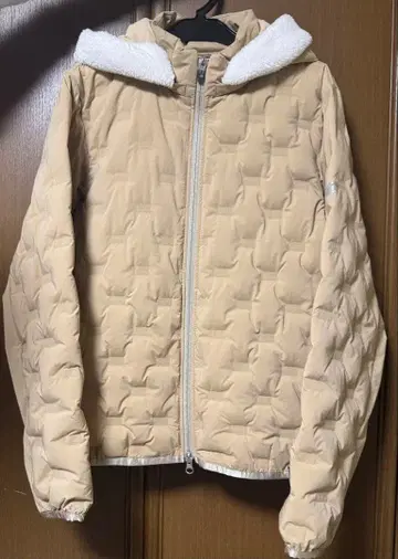 뉴발란스 후드 부착 다운 자켓 M 사이즈 베이지