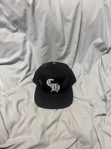 자수 로고 블랙 스냅백 캡