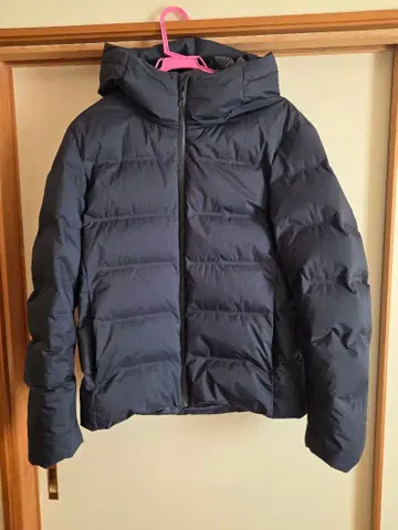 UNIQLO 네이비 후드 부착 다운 자켓 M 사이즈
