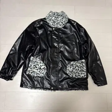 레오파드 무늬 플리스와 합성 피혁 자켓