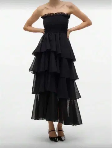 [ 미사용 새상품 ] 블랙 티어드 스트랩리스 드레스 원피스