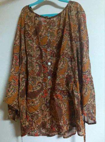 레리안 블라우스