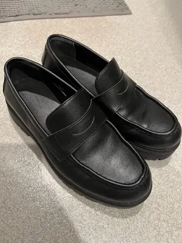 블랙 가죽 로퍼