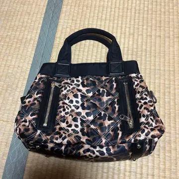 다이애나 레오파드 무늬 퀼팅 핸드백