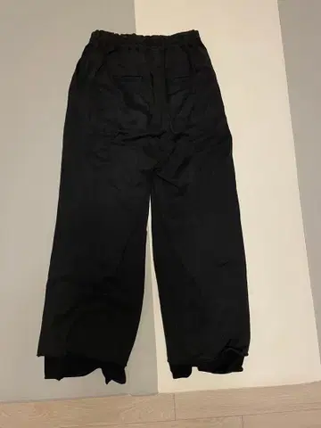 안셀름 DRAPE WIDE EASY CUT SLACKS