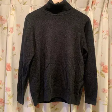 유니클로 캐시미어 100% 터틀넥 스웨터 L 사이즈