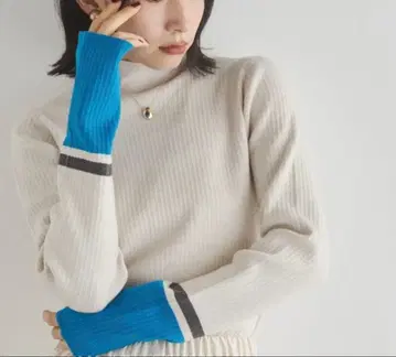 [택 포함 새상품] 야와모치얀 배색 하이넥 리브 니트 베이지 계열