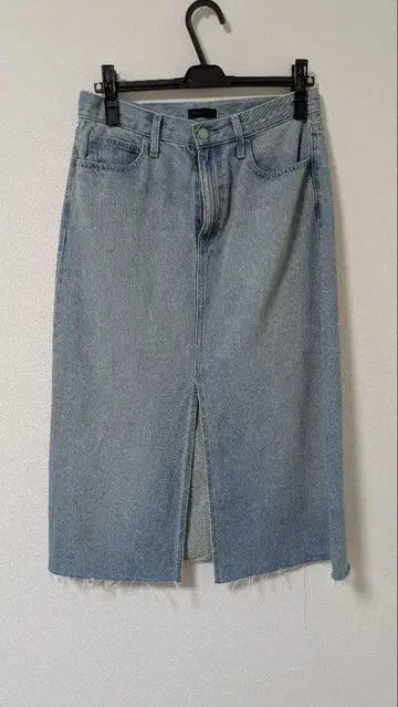 [ 새상품 ] UNIQLO 라이트 블루 데님 스커트 67