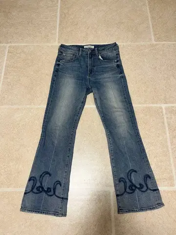 여성용 부츠컷 청바지 자수