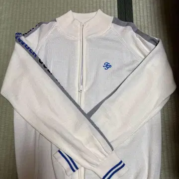 페어리 파우더 풀 집업 니트 (화이트 x 블루)