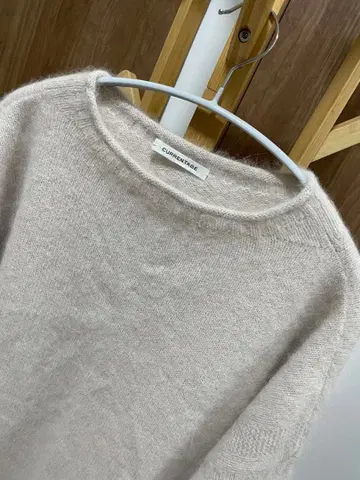 CURRANTAGE 베이지 모헤어 스웨터 긴팔