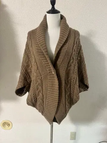빔즈 베이지 케이블 니트 숄 가디건
