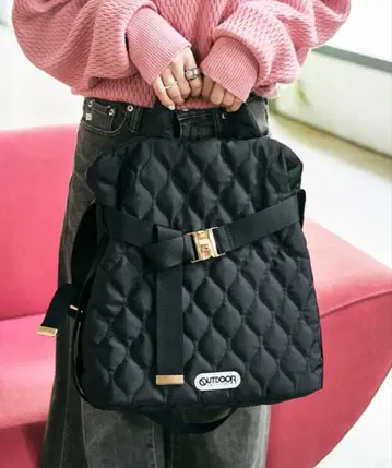 OUTDOOR 블랙 퀼팅 숄더백
