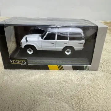 토요타 랜드크루저 60계 화이트 FIRST43