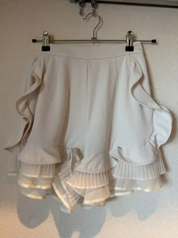 스나이델 화이트 숏팬츠