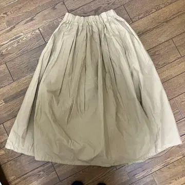 D.M.G. 베이지 플레어 롱 스커트