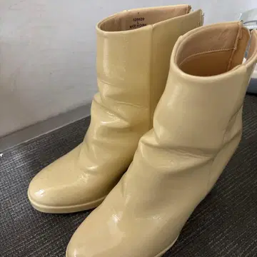 크림색 슬립온 부츠 합성 피혁