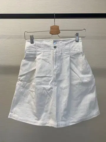 Ray BEAMS 화이트 데님풍 A라인 미니 스커트