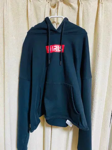 이레귤러 박스 로고 후드티 블랙 리우라 컬러