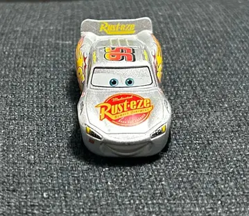 토미카 카즈 라이트닝 맥퀸