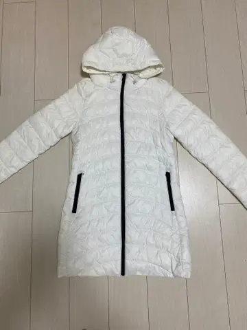 화이트 다운 자켓
