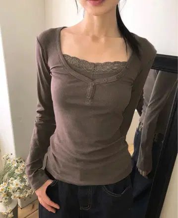 nugu wonder wonder 레이스 달린 긴팔 상의 브라운