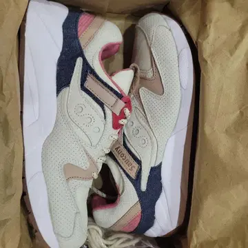 Saucony GRID 9000 라이트탄 7.5